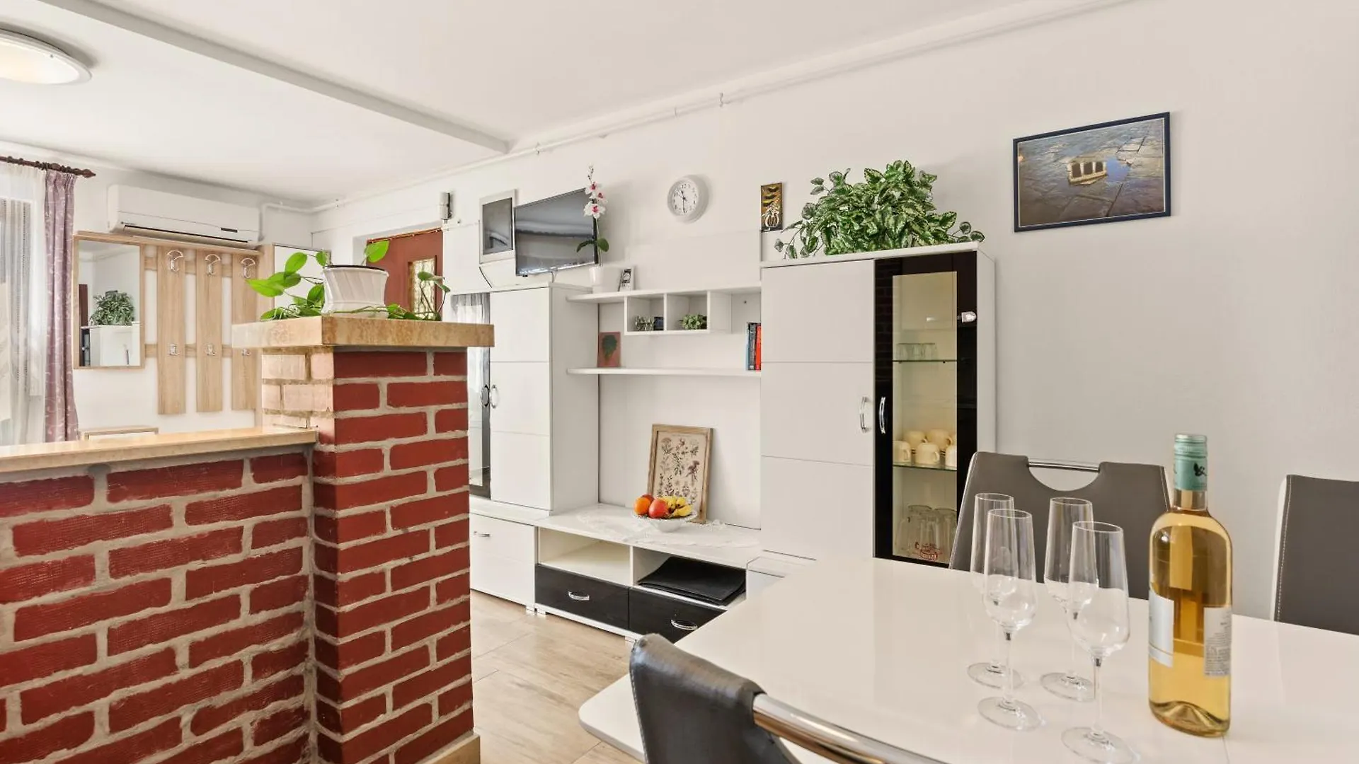 פולה Apartments Karlo 604 0*,  קרואטיה